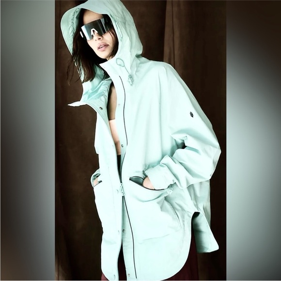 FP Movement Singin’ in the rain packable jacket in hot turquoise - Picture 3 of 10